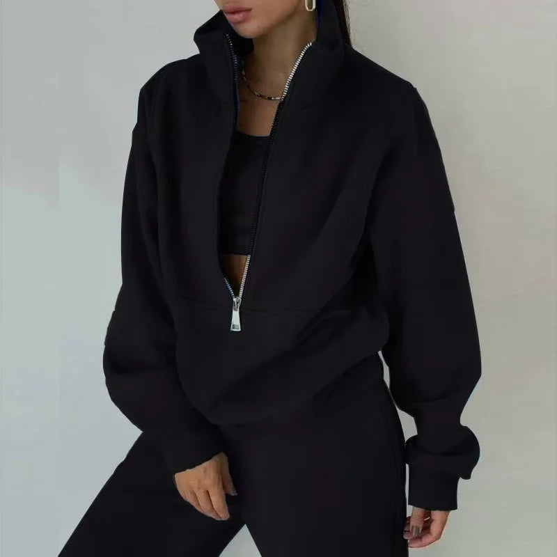A fashionable and sporty two-piece long-sleeved women's suit, a casual and trendy women's suit