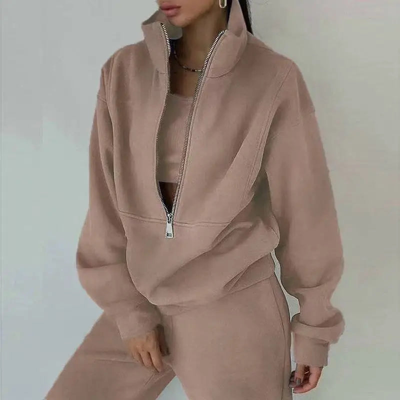 A fashionable and sporty two-piece long-sleeved women's suit, a casual and trendy women's suit