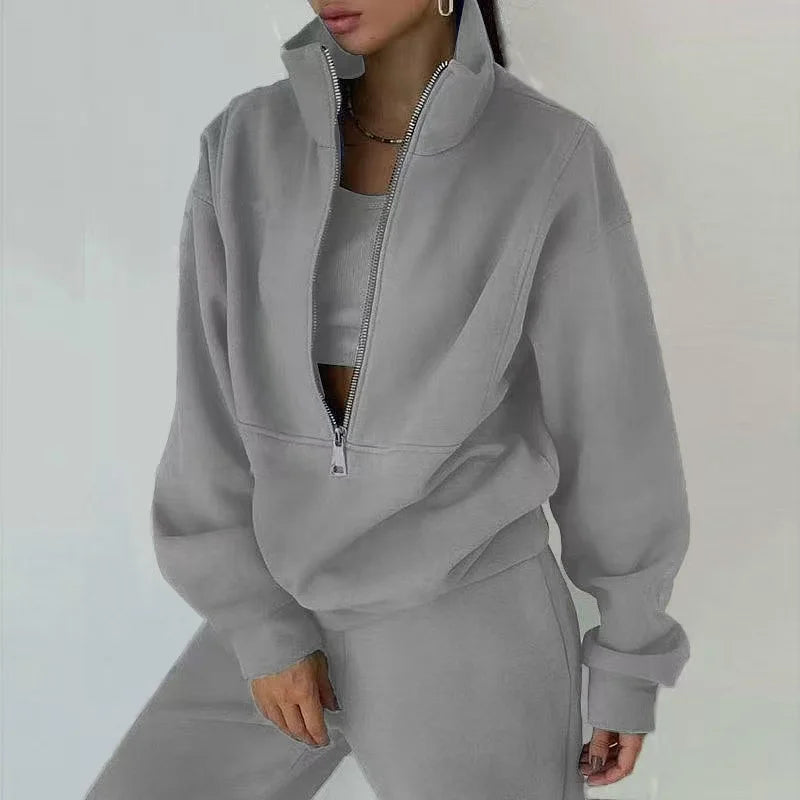 A fashionable and sporty two-piece long-sleeved women's suit, a casual and trendy women's suit